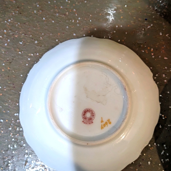 Vintage gold tone leaf small plate - Picture 2 of 6